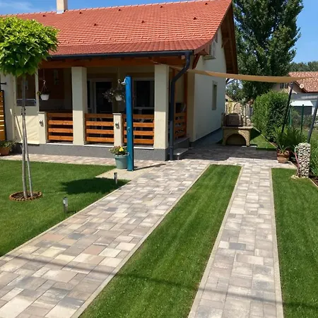 Balati Vendeghaz Apartment *